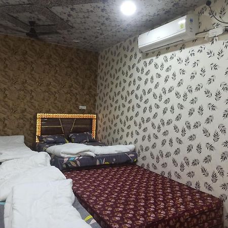 Shree Kashi Govardhan Dham Hotel Ujjain Ngoại thất bức ảnh