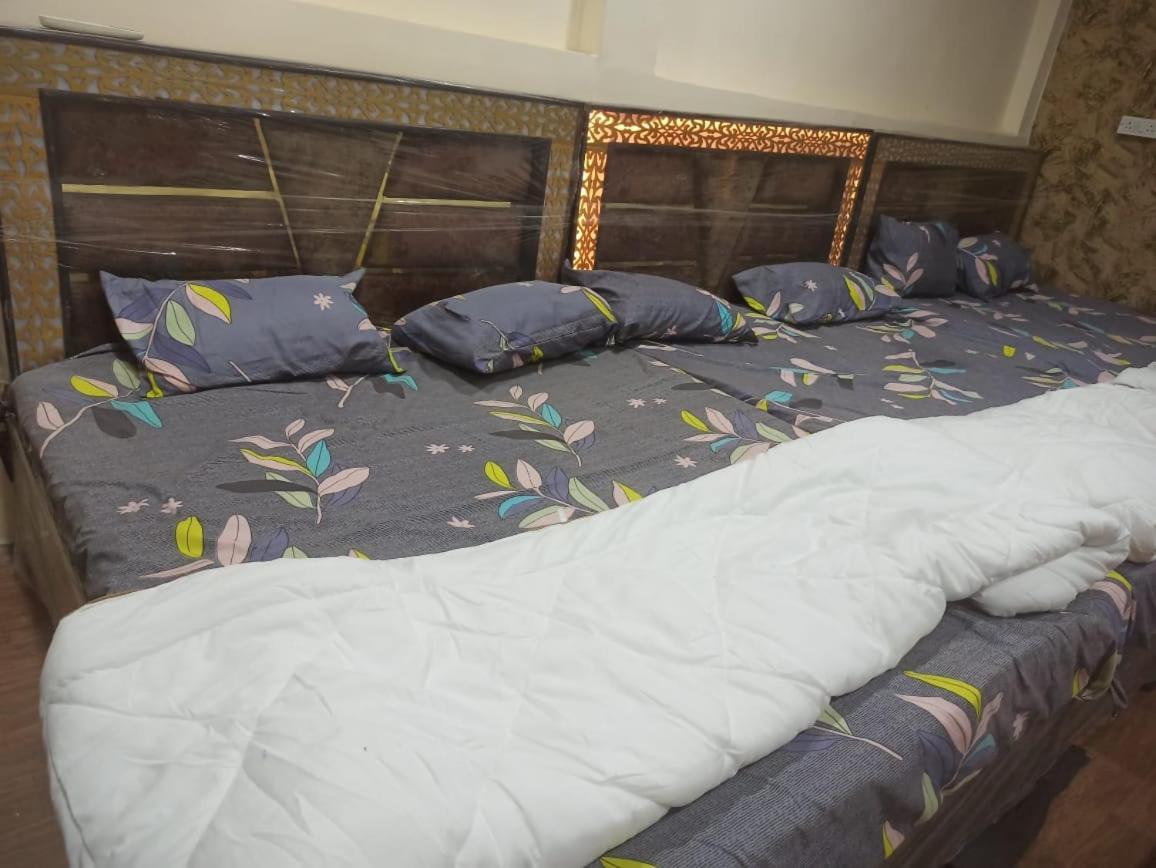 Shree Kashi Govardhan Dham Hotel Ujjain Ngoại thất bức ảnh